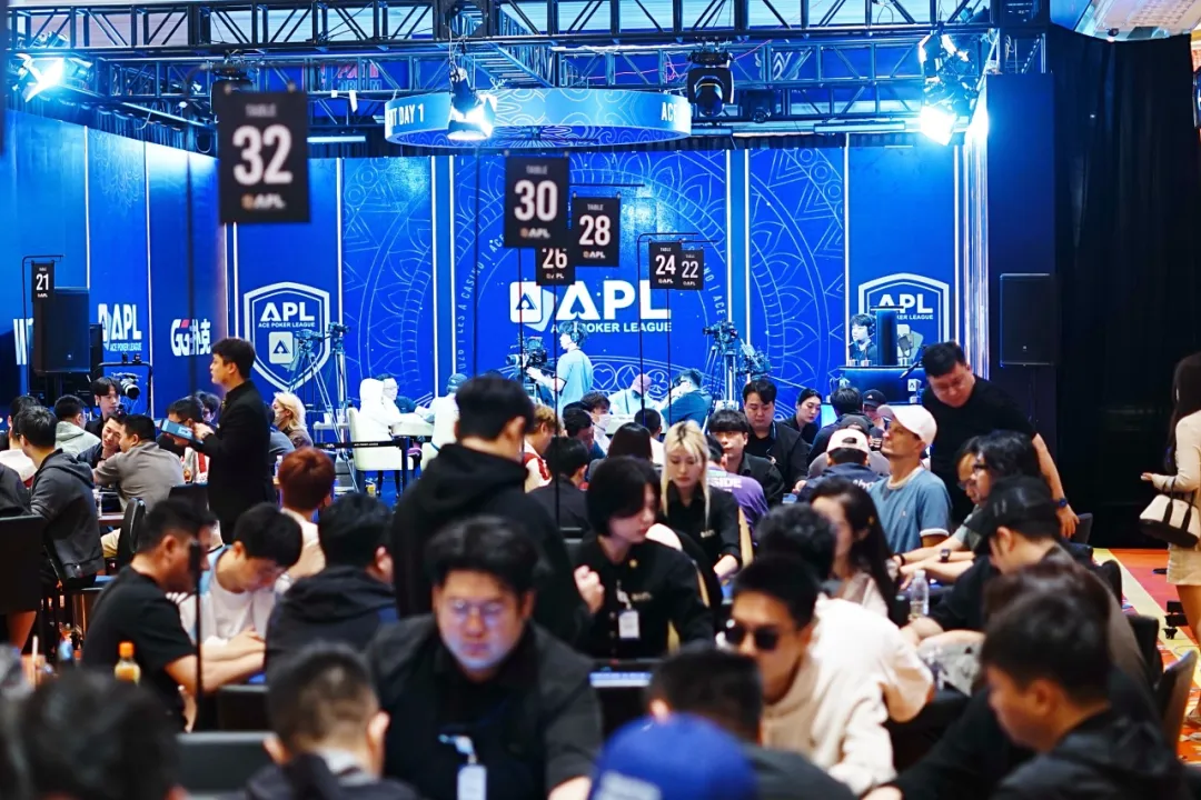 【EV扑克】APL济州岛｜续写高光！主赛狂卷1192人次参赛余172位选手挺进Day2，明日竞逐更高目标！徐杰明加冕系列赛双冠王