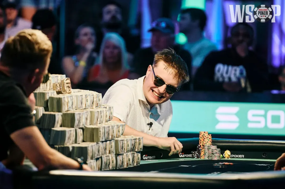 【EV扑克】WSOP主赛冠军亲自复盘:若河牌不是黑桃,他还会继续开火吗?答案令人大失所望!